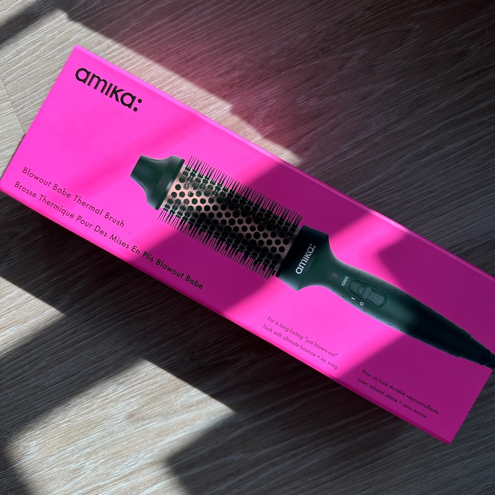 amika blowout babe thermal ionic hairbrush | NEW IN BOX
